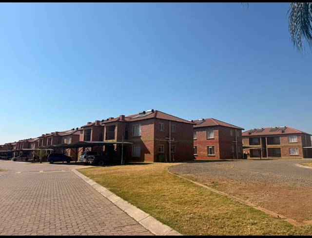 2 BEDROOM APARTMENT FOR SALE IN WATERVAL EAST